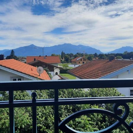 Ferienwohnung In Seenaher Kuenstlervilla In Gstadt Gstadt am Chiemsee Exterior foto