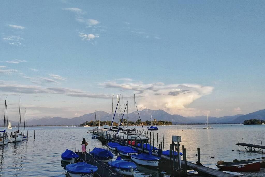 Ferienwohnung In Seenaher Kuenstlervilla In Gstadt Gstadt am Chiemsee Exterior foto