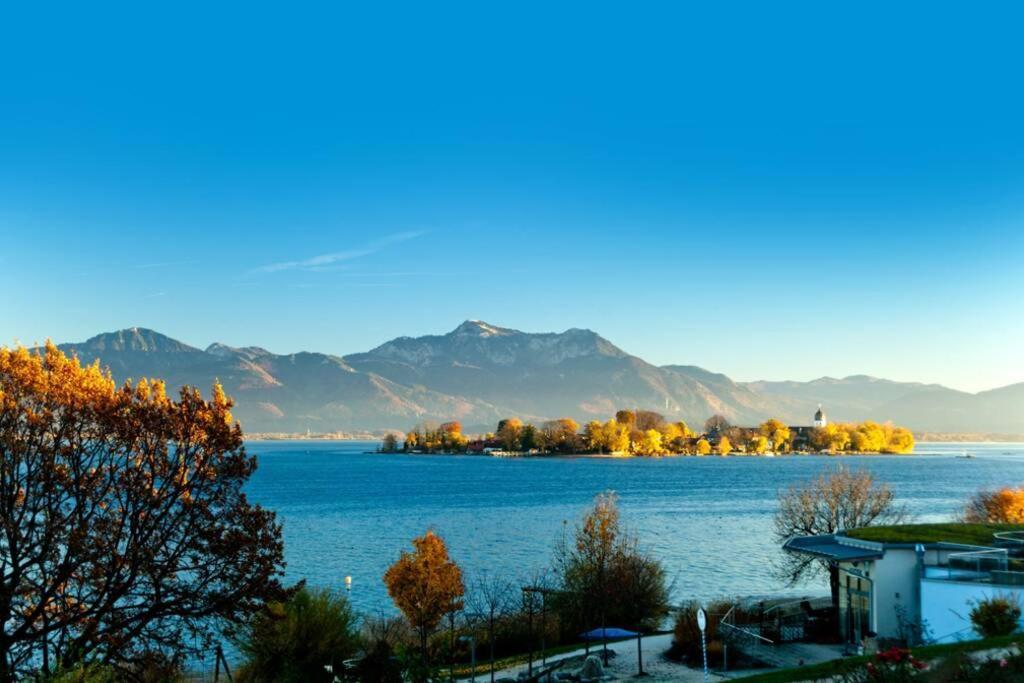 Ferienwohnung In Seenaher Kuenstlervilla In Gstadt Gstadt am Chiemsee Exterior foto