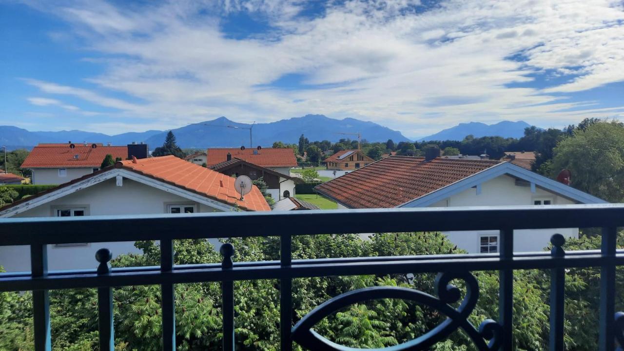 Ferienwohnung In Seenaher Kuenstlervilla In Gstadt Gstadt am Chiemsee Exterior foto