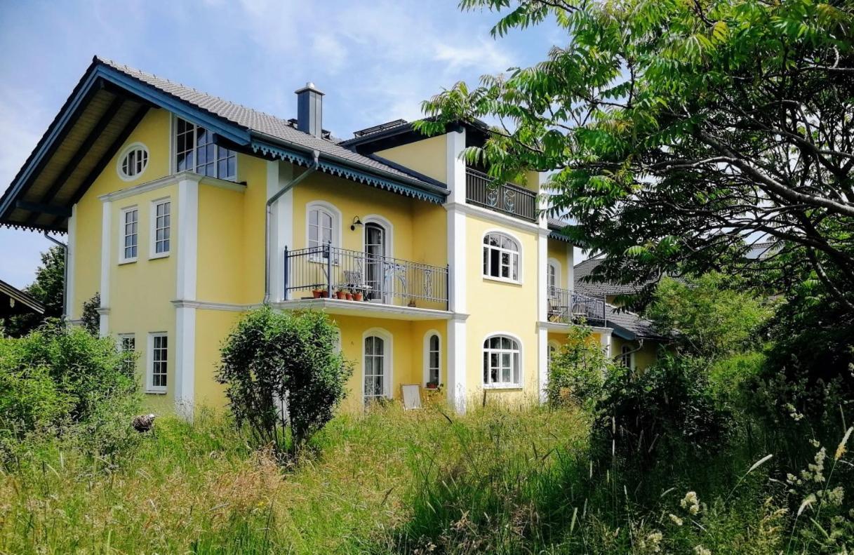 Ferienwohnung In Seenaher Kuenstlervilla In Gstadt Gstadt am Chiemsee Exterior foto